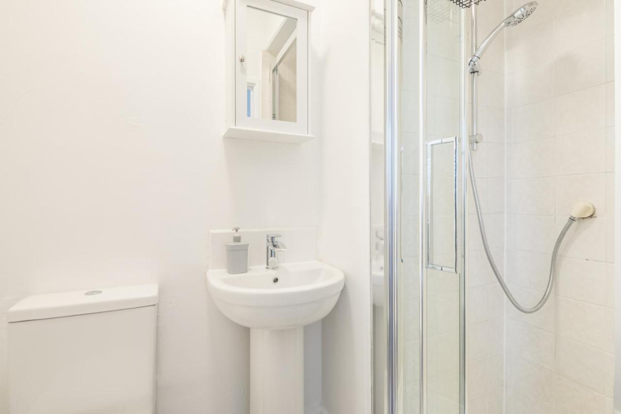 Private Room 4 With Kitchenette By Cb Stays No Minimum Stays CBG Dış mekan fotoğraf