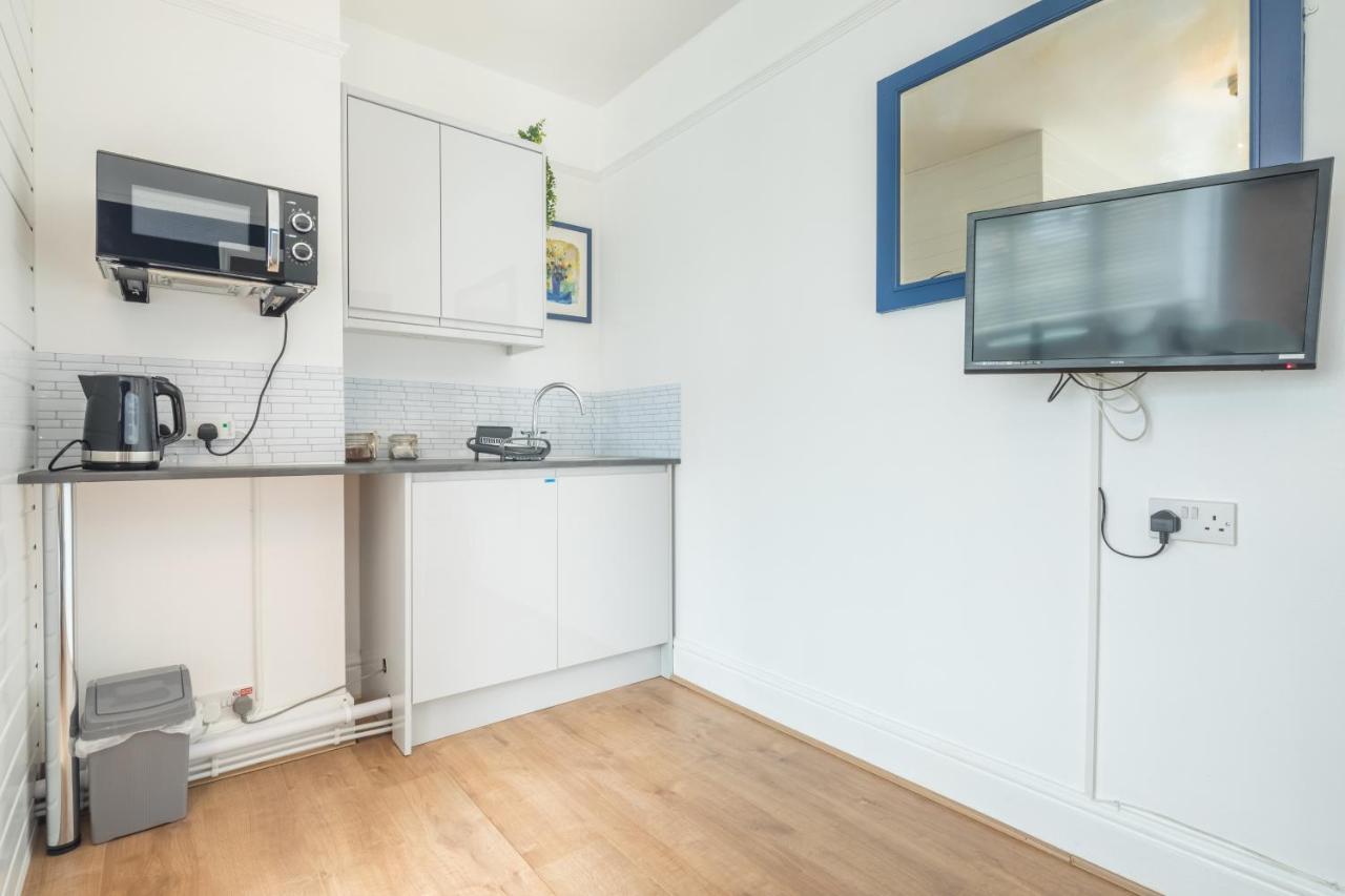 Private Room 4 With Kitchenette By Cb Stays No Minimum Stays CBG Dış mekan fotoğraf